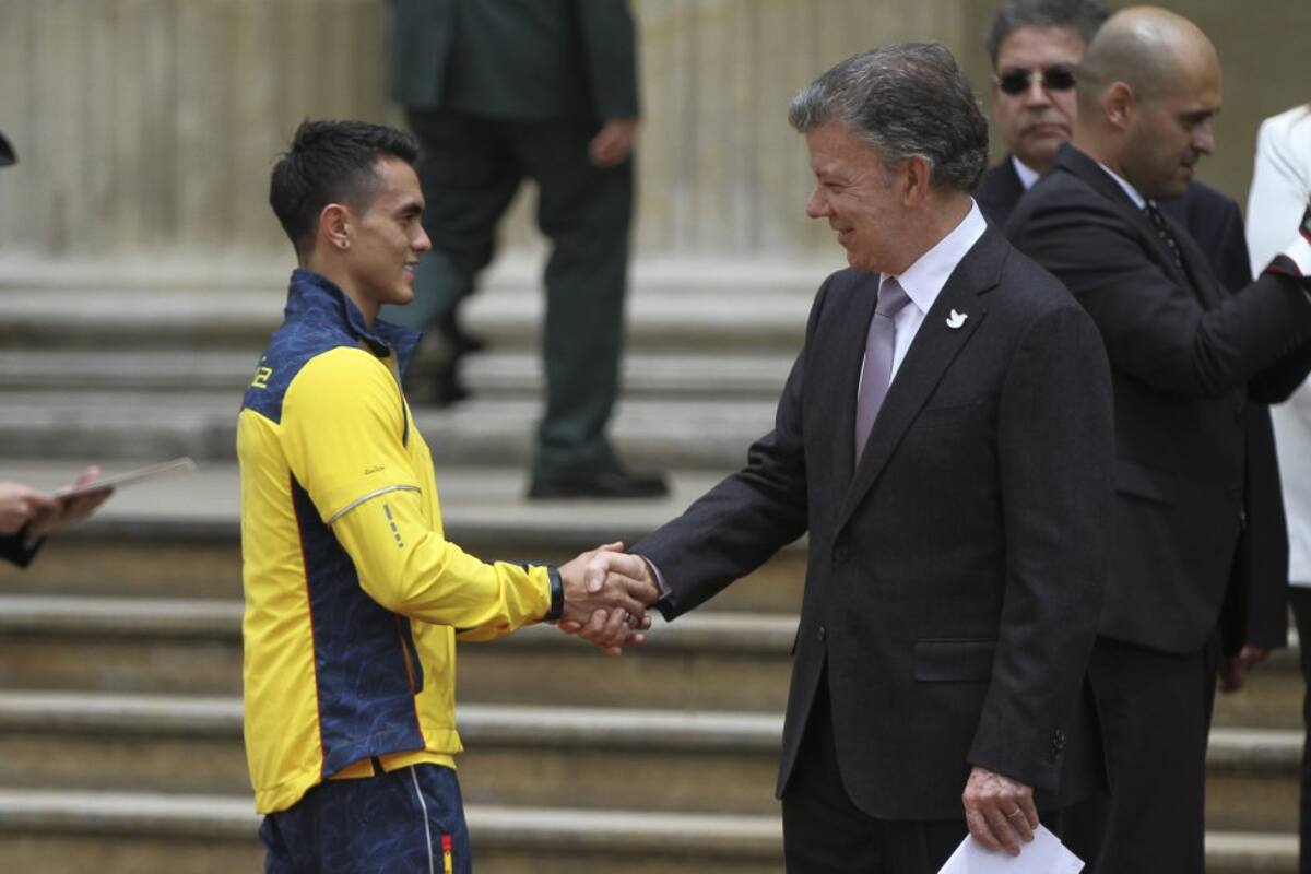 Jossimar Calvo y el presidente Juan Manuel Santos.