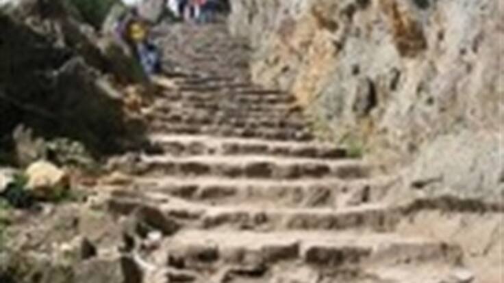 Entre la vida y la muerte se encuentra niño en Bogotá por accidente en su colegio