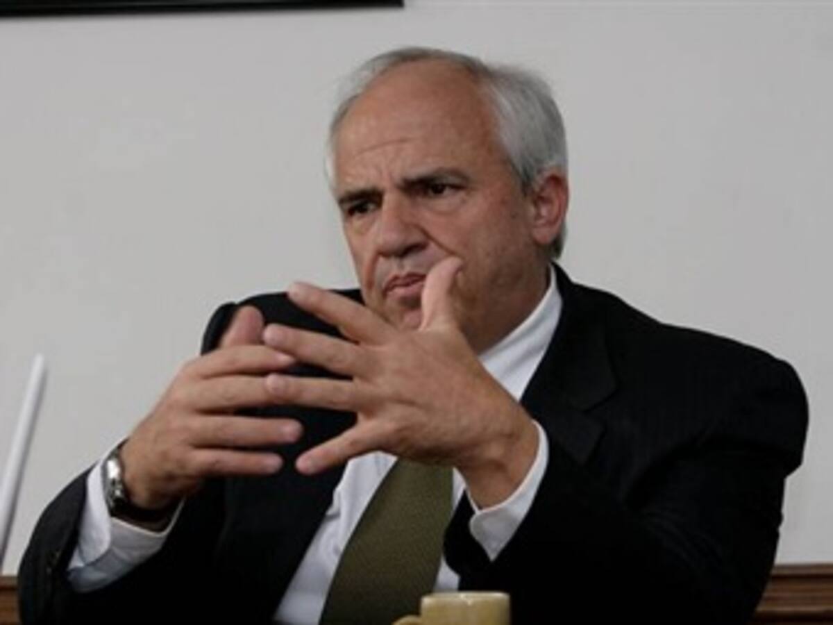 En las elecciones, colombianos deberán votar por la paz o continuidad de la guerra: Samper