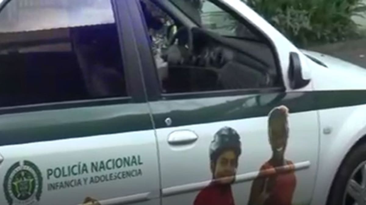 Patrulla móvil de policía para atender casos de violencia intrafamiliar