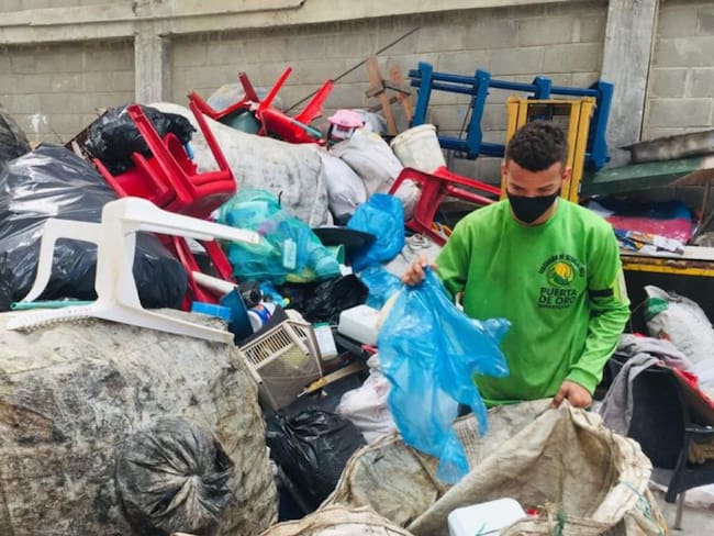 Recicladores de la Asociación de recicladores
 Puerta de oro Barranquilla