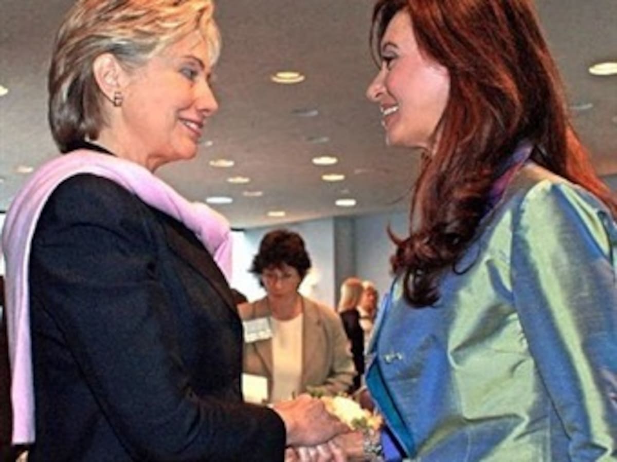 Clinton dispuesta a alentar diálogo de Reino Unido y Argentina por Malvinas