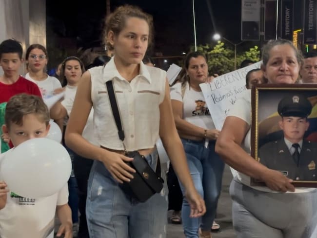 Velatón en Cúcuta por cincos policías secuestrados en el Catatumbo. / Foto: Camilo Picón.