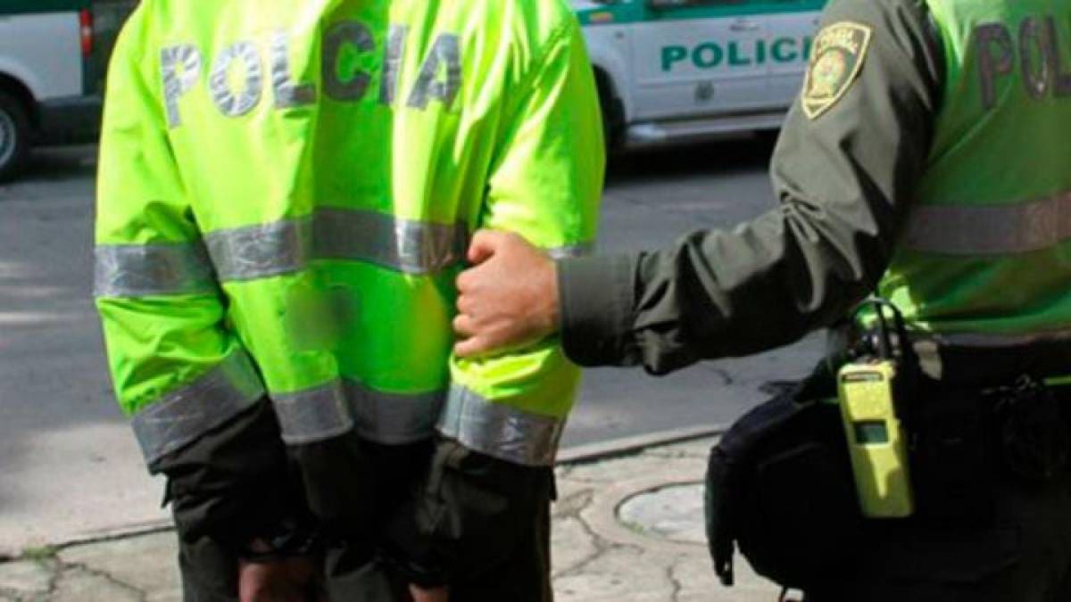 Capturan a policías señalados de extorsionar a ciudadano en Bogotá