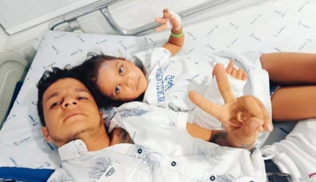 La menor que cayó accidentalmente desde la ventana del edificio donde reside con su familia, sobrevivió a los traumas recibidos en la caída. 