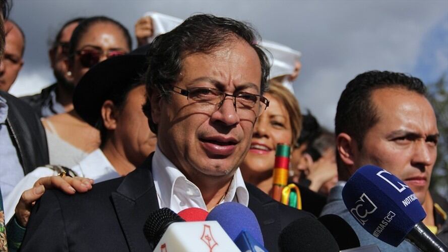 Gustavo Petro afirmó que quienes no acceden a la educación superior "terminan en los ejércitos privados del narcotráfico, terminan buscando un puesto en la Policía o el Ejército". Foto: Colprensa