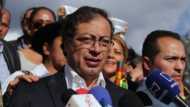 Gustavo Petro afirmó que quienes no acceden a la educación superior "terminan en los ejércitos privados del narcotráfico, terminan buscando un puesto en la Policía o el Ejército". Foto: Colprensa