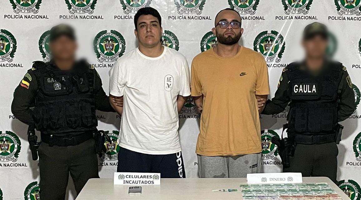 Detenido y su cómplice luego de autosecuestrarse para pedir dinero a su familia./ Foto: Policía Metropolitana