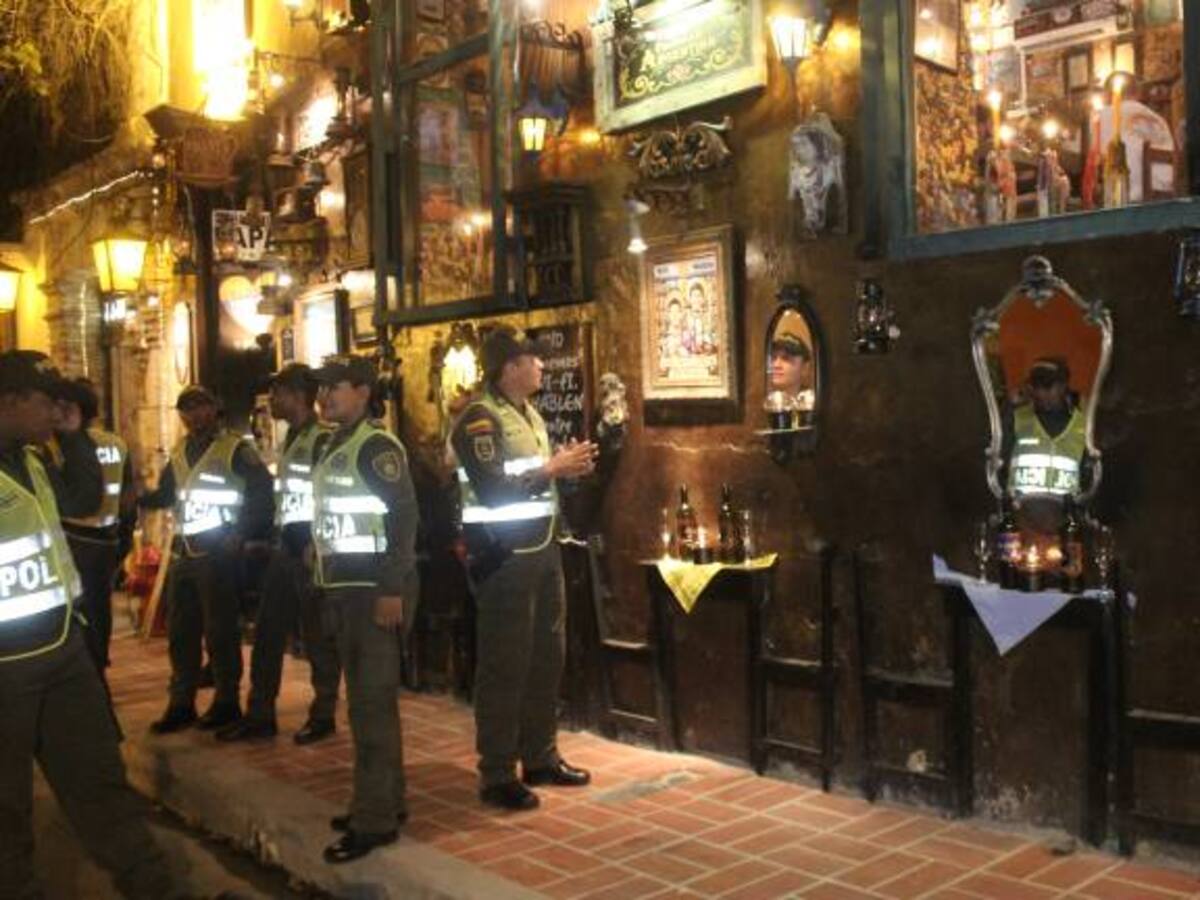 Cierran establecimientos y recuperan espacio público en operativos nocturnos