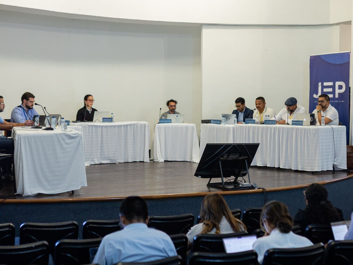 8 exFarc rindieron versión en la JEP por tomas guerrilleras y crímenes en Antioquia, Caldas y Córdoba