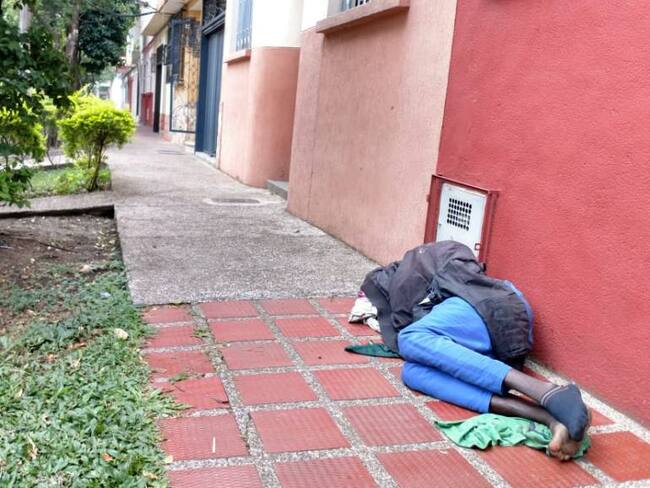 Indigentes tienen sitiado el barrio Sevilla de Medellín