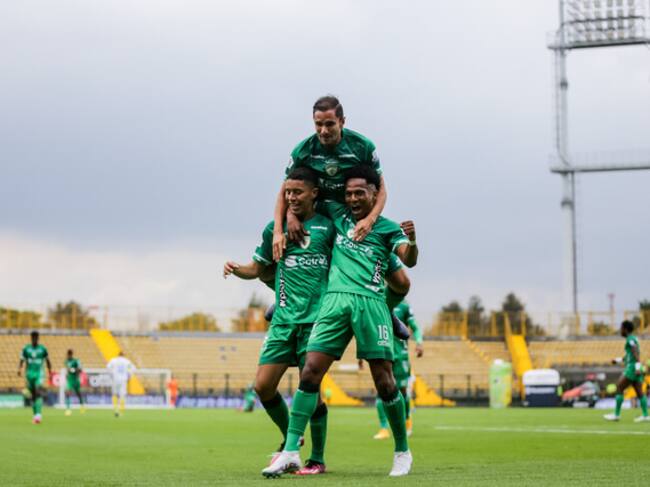 Los jugadores de La Equidad festejan uno de los dos goles ante Atlético Huila / Colprensa.