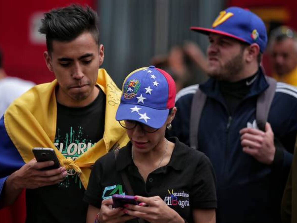 Venezolanos podrían convalidar temporalmente sus títulos en Colombia