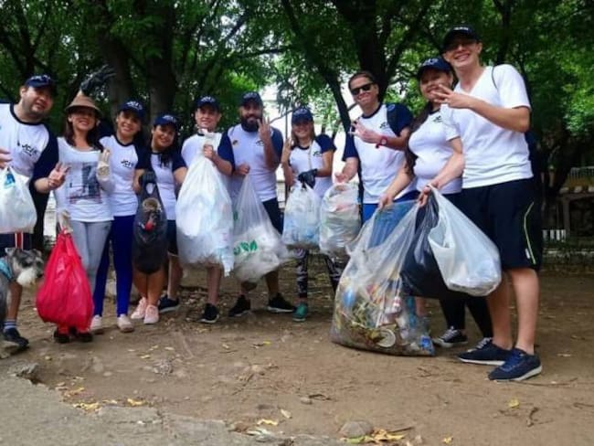 Colombianos participando del &quot;Día Mundial de la Limpieza&quot;
