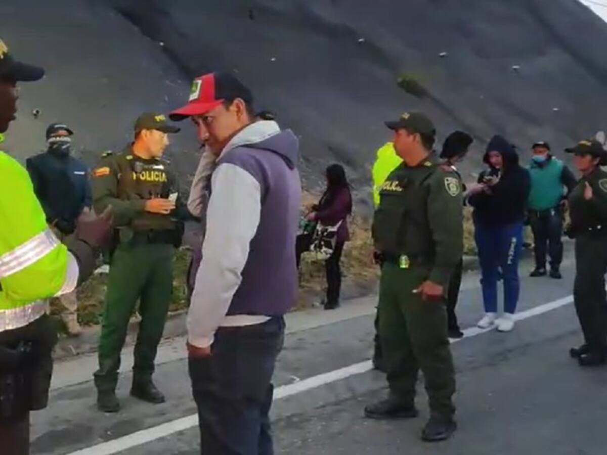 Policía ocupa vía a Cúcuta para frenar el ingreso de extranjeros