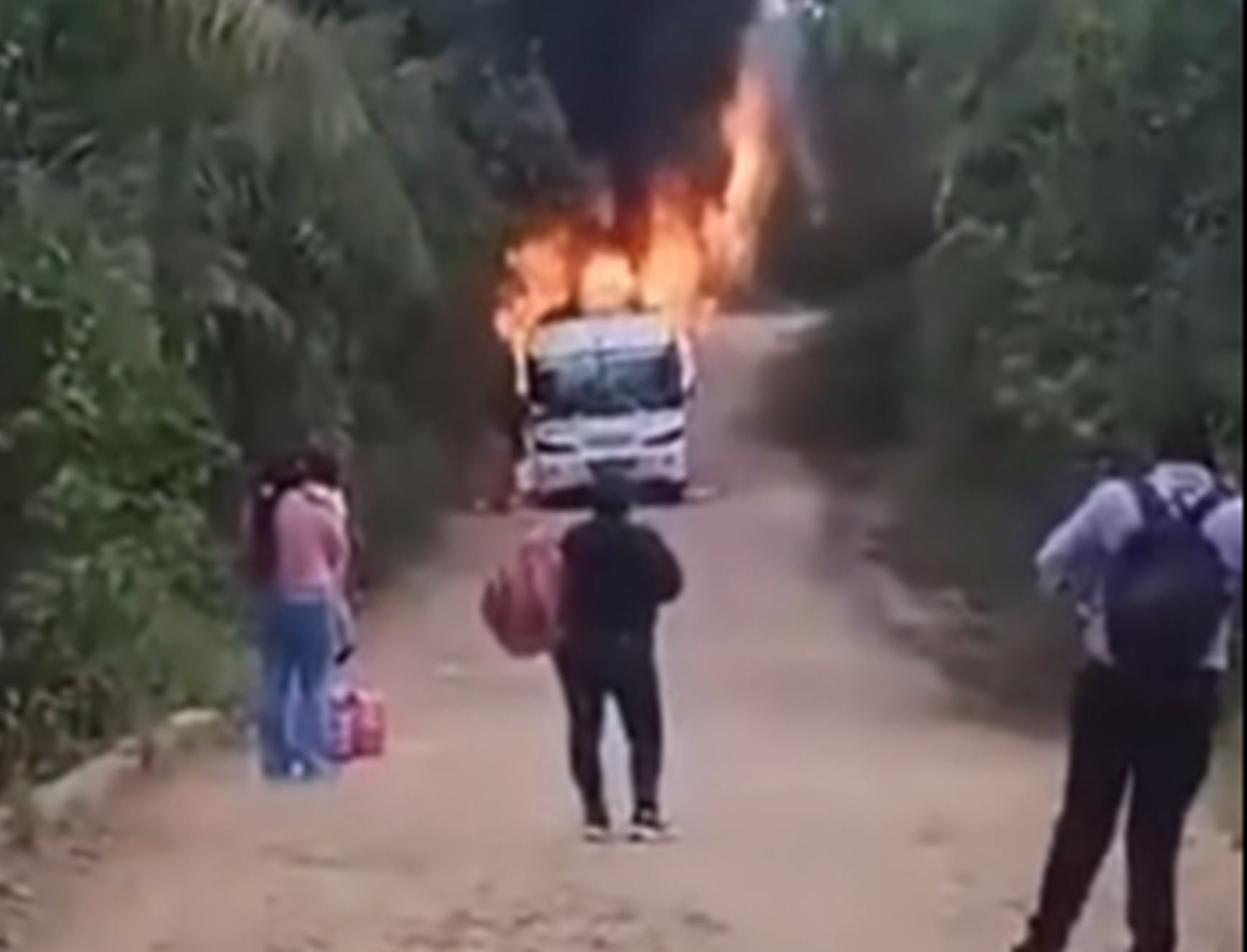 Bus quemado de la empresa Velotax