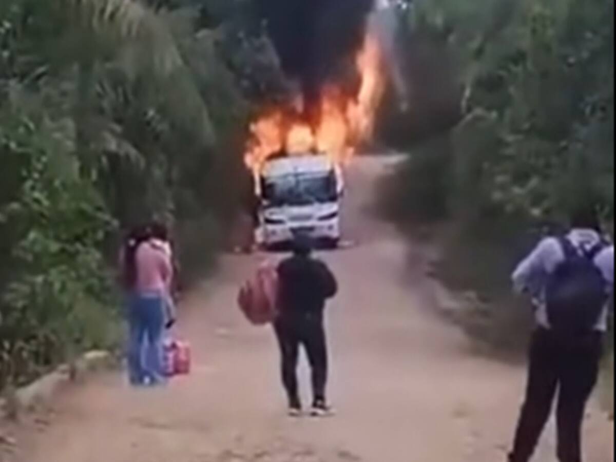 Reactivarán servicio de transporte a Roncesvalles, Tolima tras incineración de un vehículo