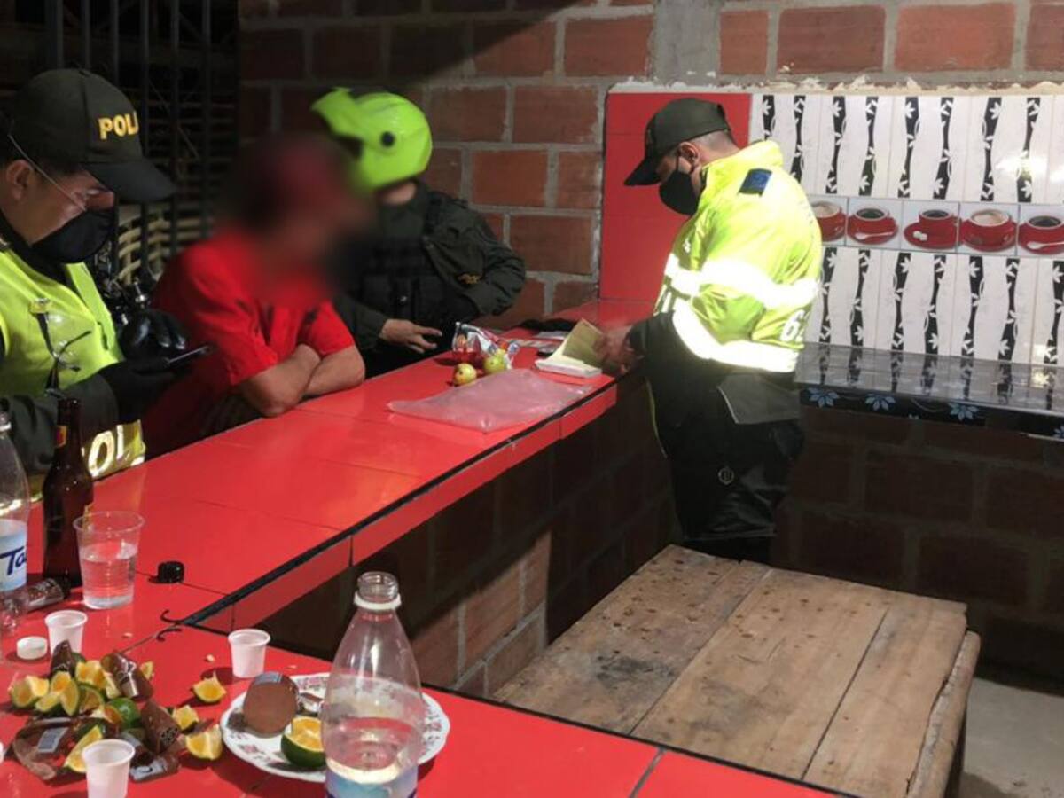 En Neira capturan a nueve personas mientras apostaban a los gallos