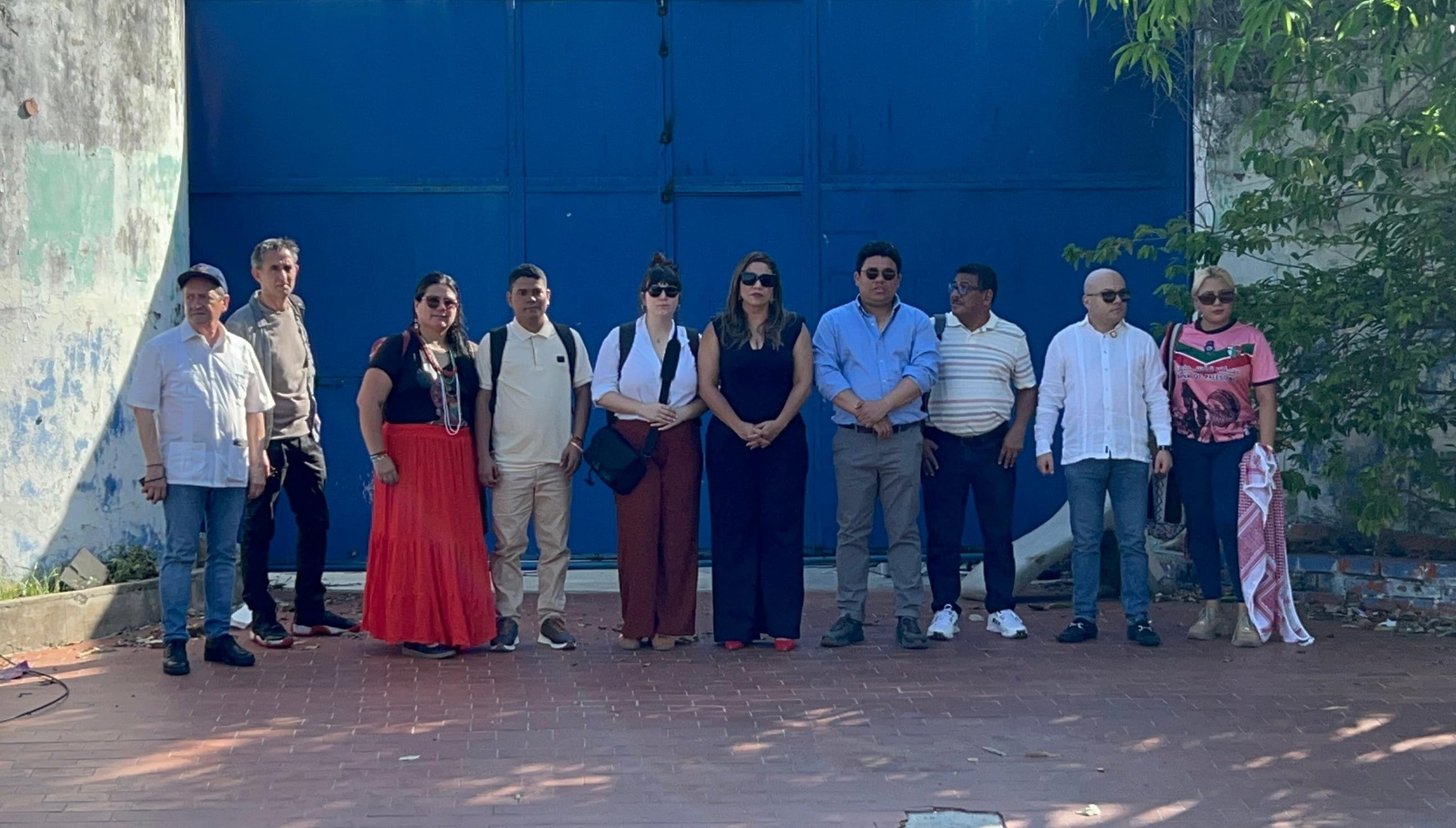 La Comisión del País Vasco y personal de Colombia. Foto: Caracol Radio.