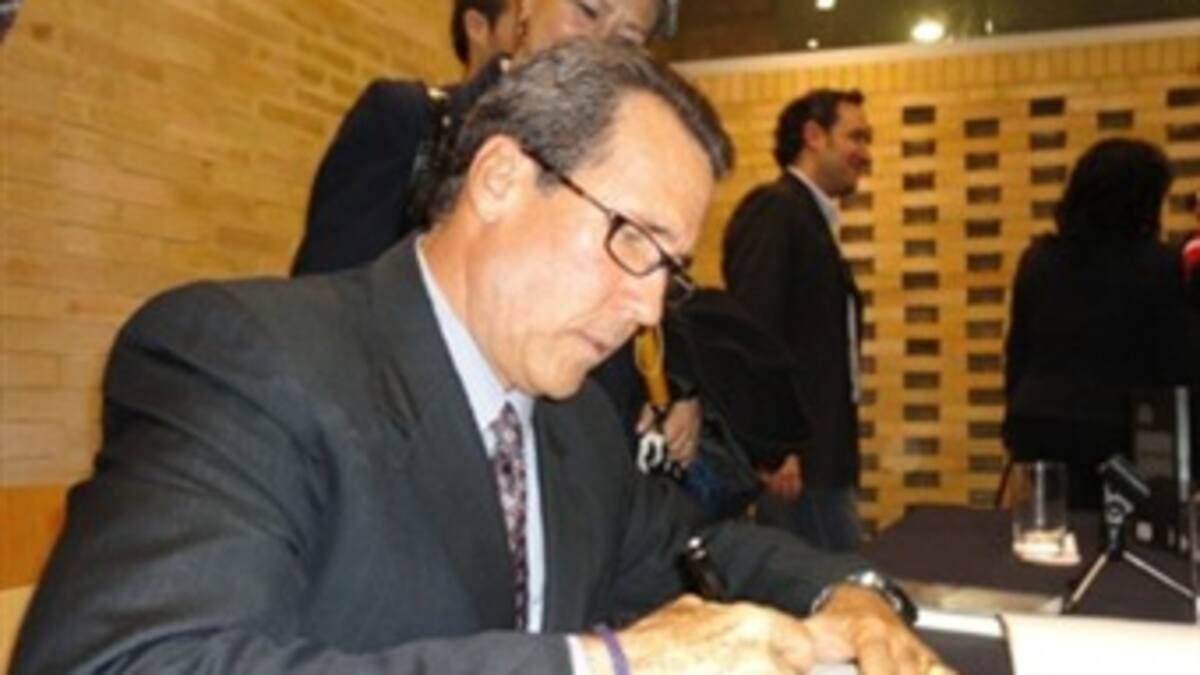 Libro sobre Arango Bacci afirma que el ex presidente Uribe no sabe de honor y dignidad