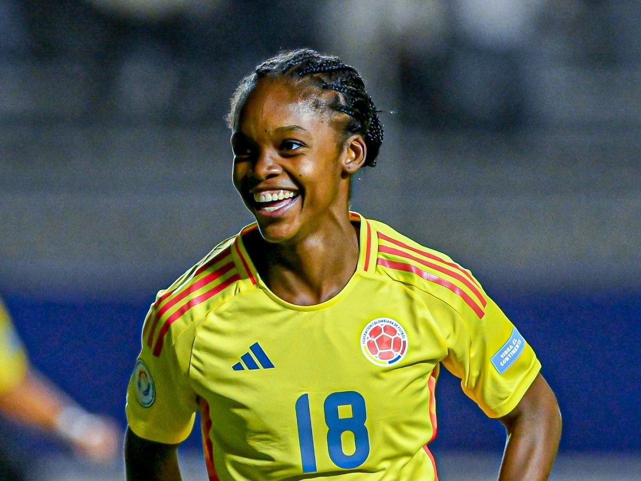Linda Caicedo festeja uno de sus dos goles frente a Paraguay / Twitter: @FCFseleccioncol.
