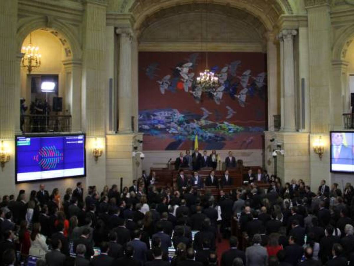Piden al Gobierno suspender acercamientos con Eln