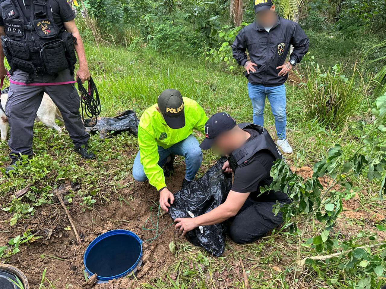 La Policía logró hallar en zona rural de la ciudad de Montería una caleta de armas de fuego.