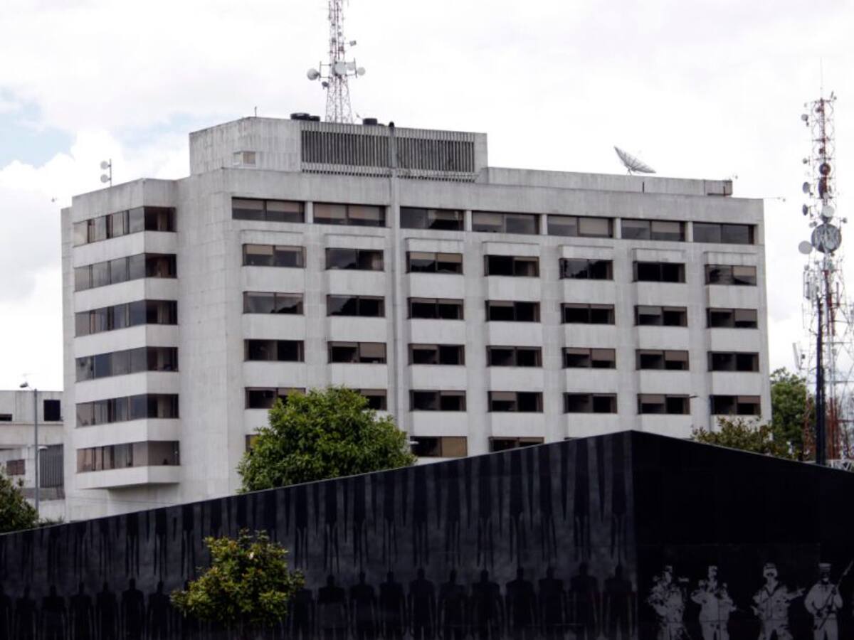 Procuraduría se toma sede de Policía por denuncia contra director general