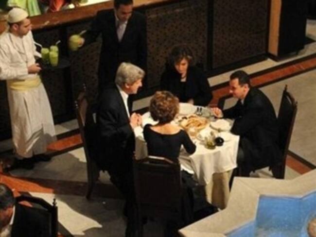 Revelan foto de Kerry con Al Assad, en medio de análisis de intervención militar en Siria