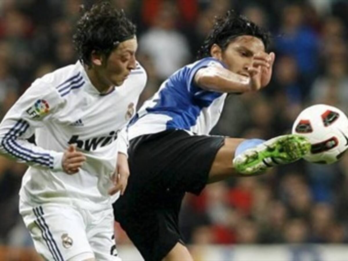 Real Madrid venció al Hércules con doblete de Benzema