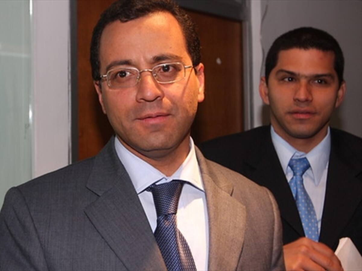 Aplazan imputación a César Mauricio Velázquez por 'chuzadas'