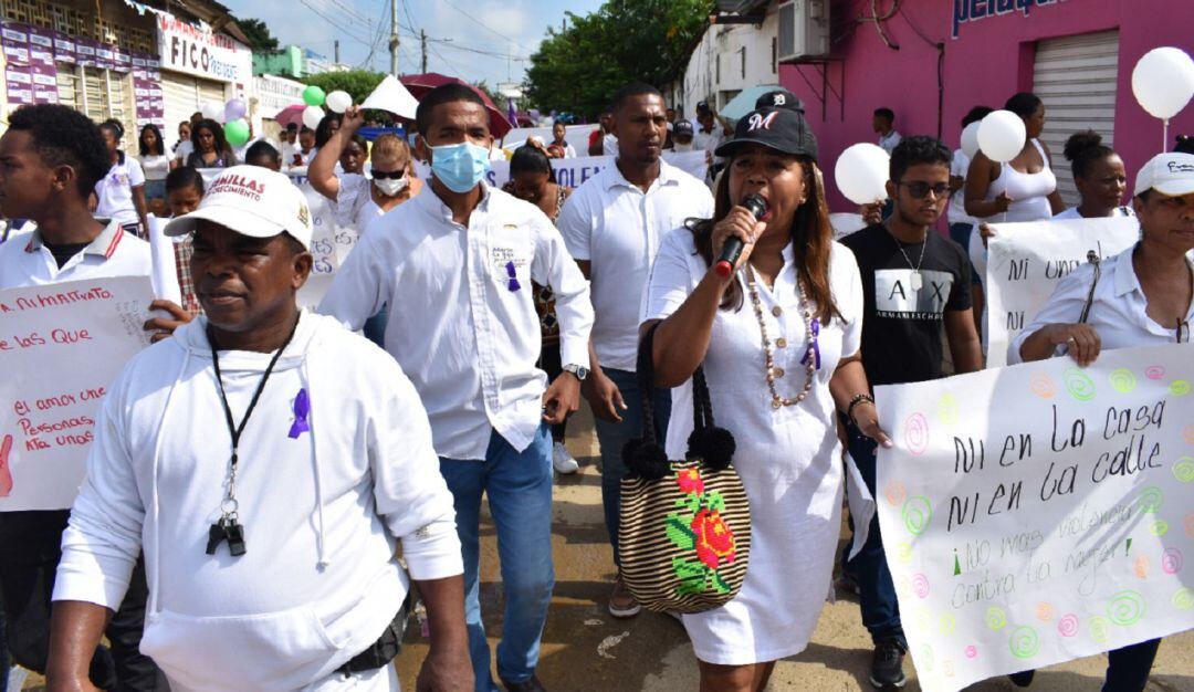 La manifestación inició en la sede principal de la Institución Etnoeducativa Técnica de Desarrollo Rural y llegó a la plaza principal.