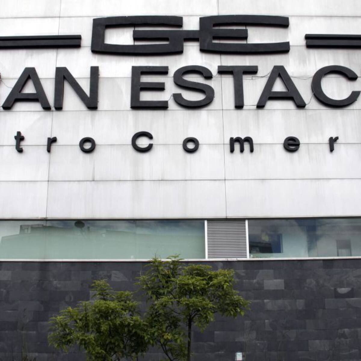 Alerta por maletín abandonado en Centro Comercial Gran Estación, autoridades evacuan el recinto