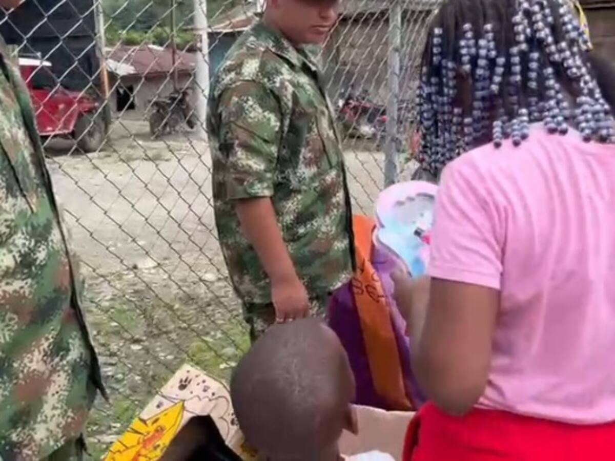 Tras el asesinato de un niño, disidencias de ‘Iván Mordisco’ entregaron regalos en Cauca