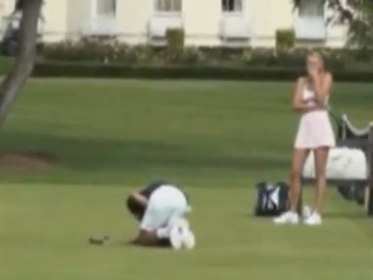 Un pelotazo de Sharapova en las partes nobles de Novak Djokovic lo deja K.O.