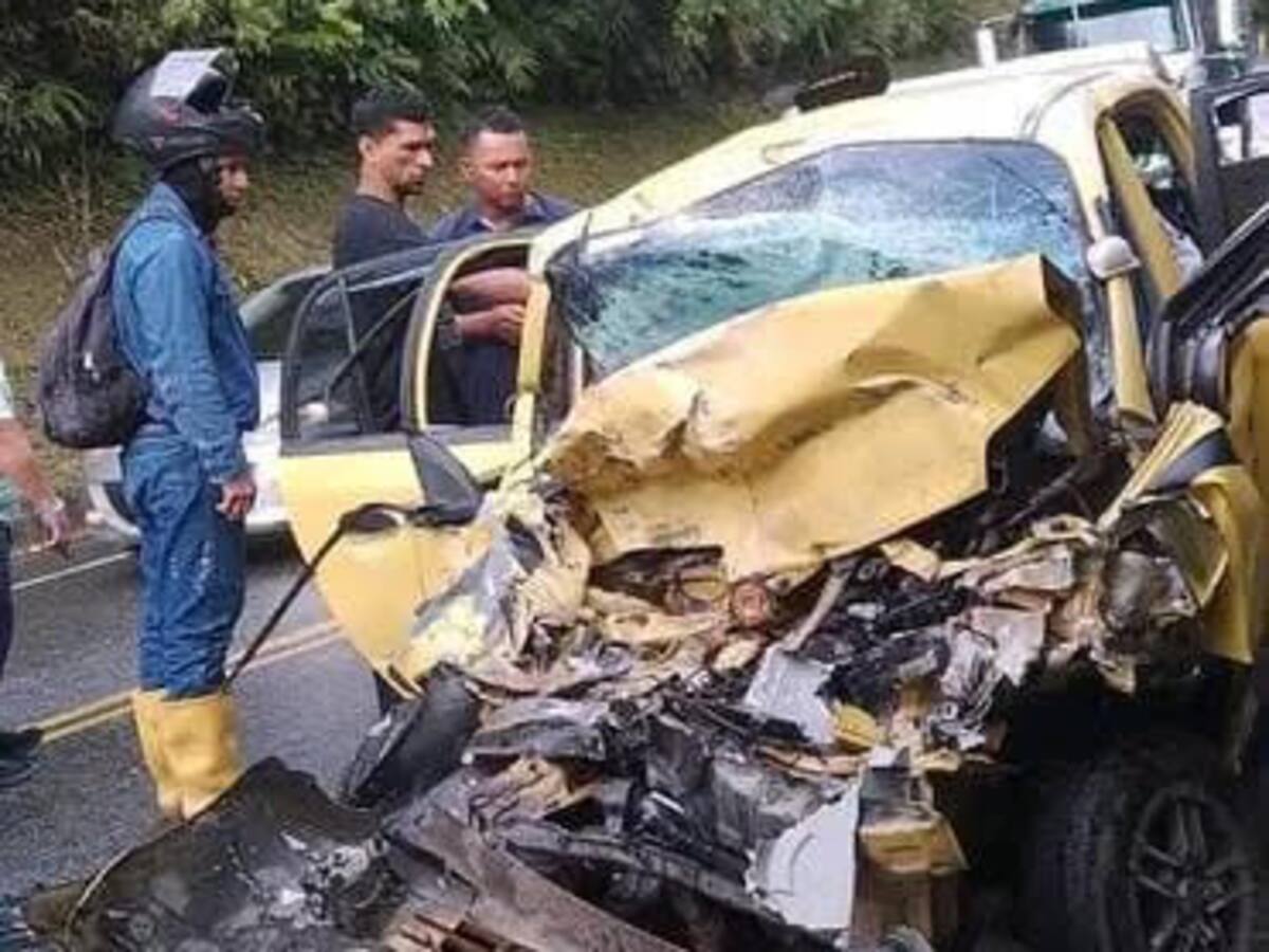 Grave accidente de tránsito en la autopista Medellín-Bogotá: tres muertos y dos heridos