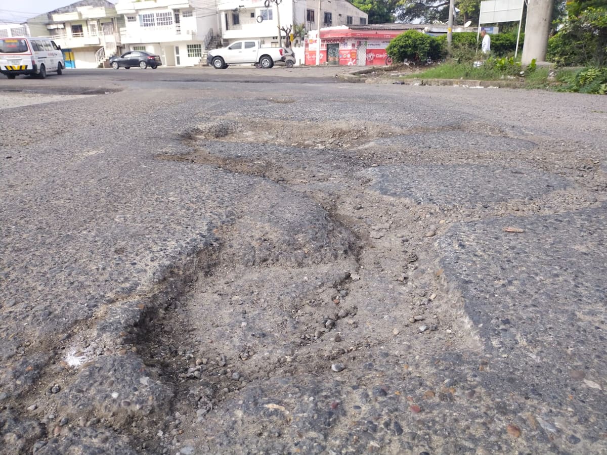 Huecos y más huecos: el dolor de cabeza de los conductores en el Corredor de Carga