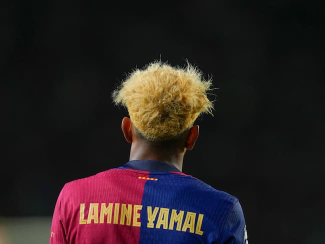 BARCELONA, 30/04/2025.- El delantero del FC Barcelona, Lamine Yamal, durante el encuentro correspondiente a la ida de las semifinales de la Liga de Campeones que disputan hoy miércoles FC Barcelona e Inter en el estadio Olímpico Lluis Company, en Barcelona. EFE / Siu Wu.