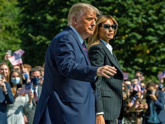 Trump y la primera dama tienen síntomas leves de Covid-19