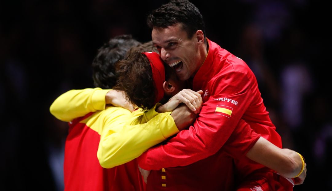 Los jugadores de España festejan el título de la Copa Davis en 2019.