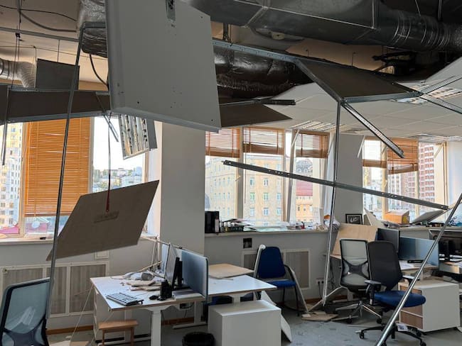 El edificio de la misión de la Unión Europea en Kiev, resultó con daños luego de ataques rusos