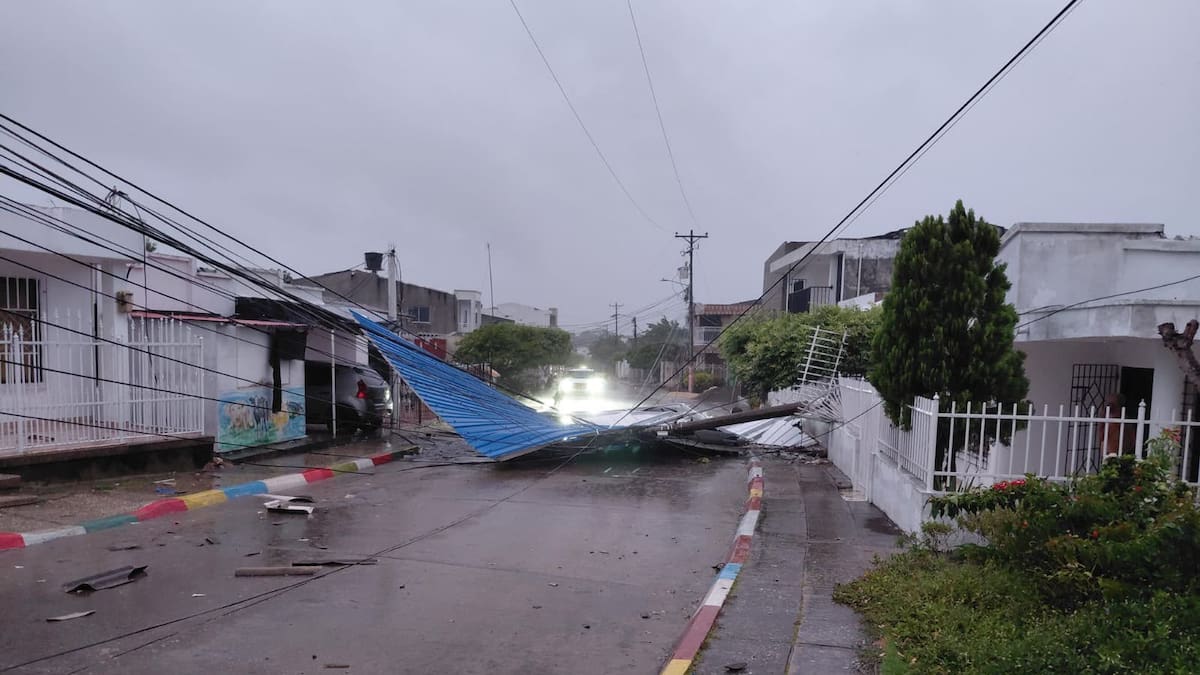 Fuertes lluvias y vientos causan fallas de energía en municipios de Sucre y Córdoba y afectan vías