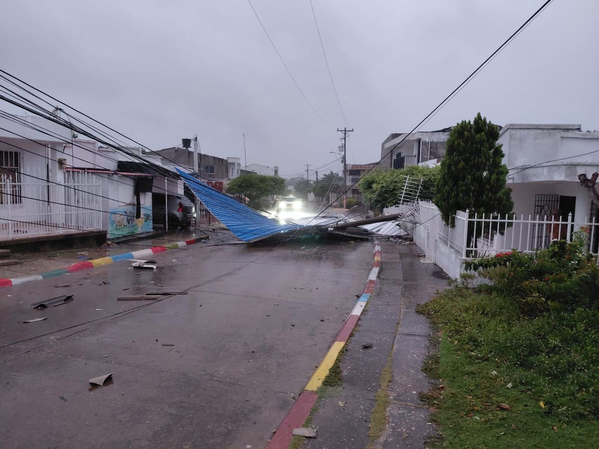Fuertes lluvias y vientos causan fallas de energía en municipios de Sucre y Córdoba y afectan vías