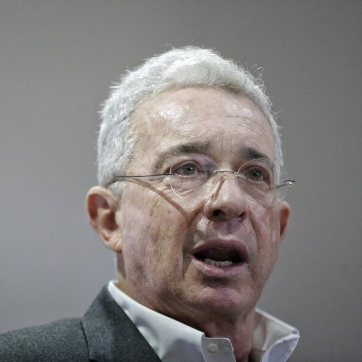 “Seguiré trabajando sin estorbar”: Uribe sostiene que no se retira de la política