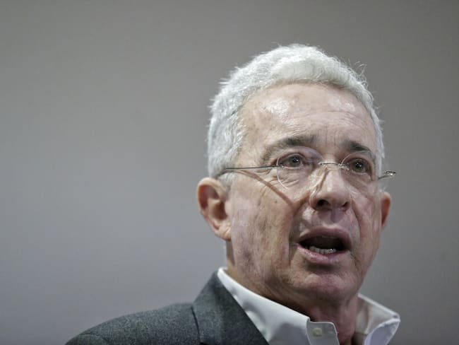 “Seguiré trabajando sin estorbar”: Uribe sostiene que no se retira de la política