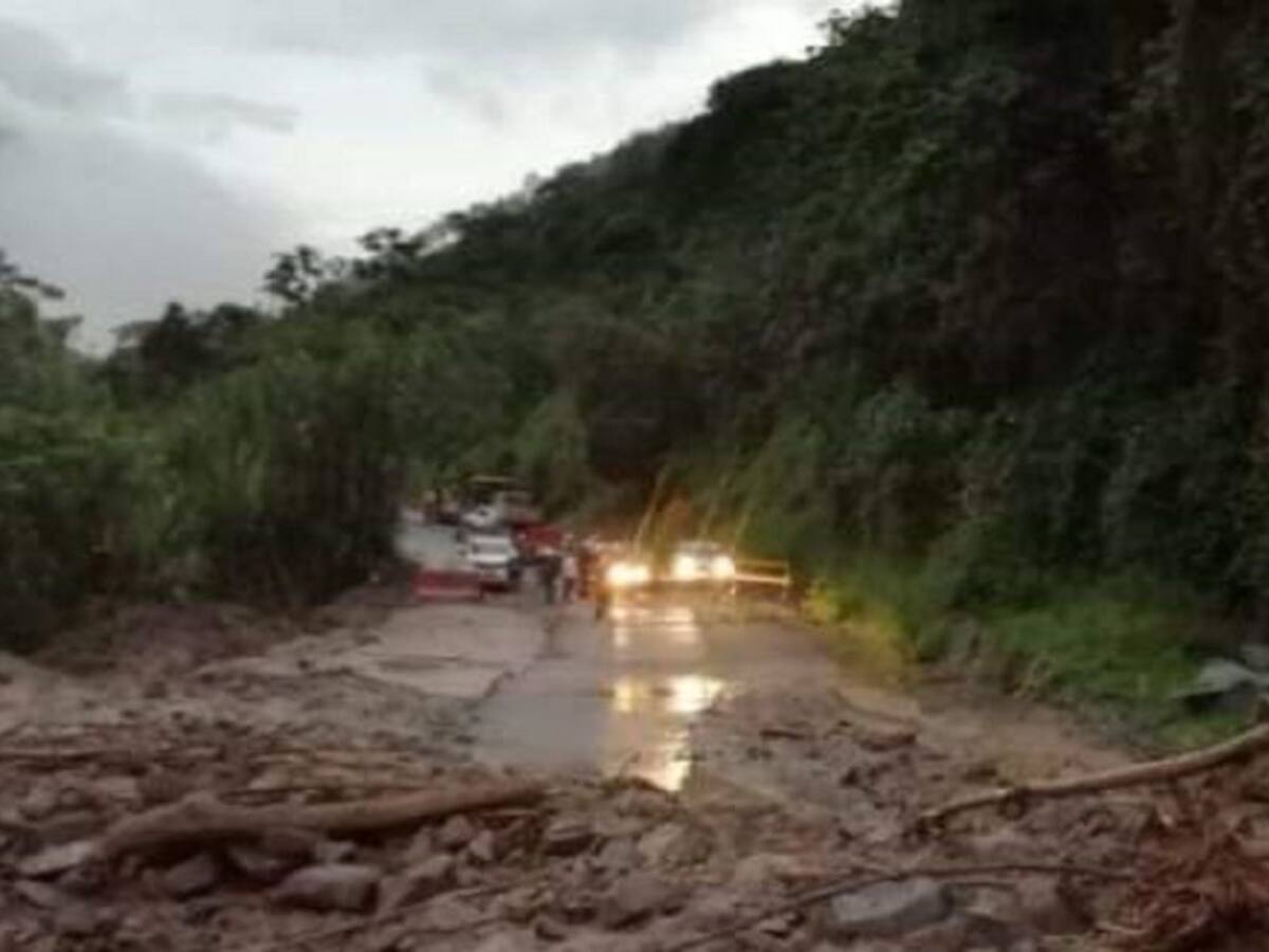 Derrumbe en la vía Felisa – La Pintada afectaría tubería de Ecopetrol
