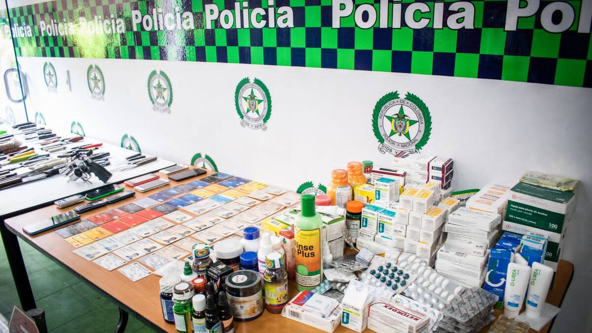 Operativo en Kennedy: Más de 200 armas y 500 medicamentos vencidos incautados
