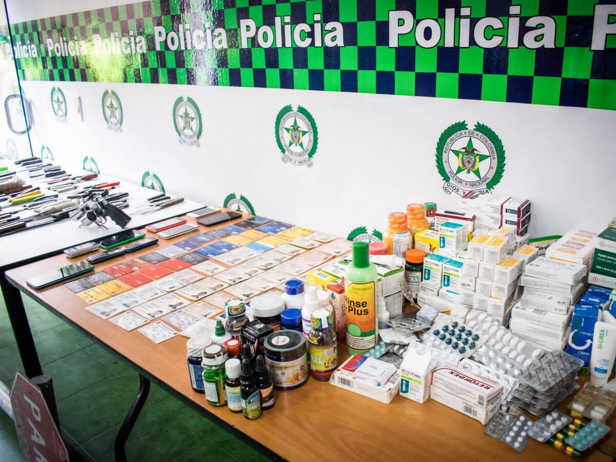 Operativo en Kennedy: Más de 200 armas y 500 medicamentos vencidos incautados