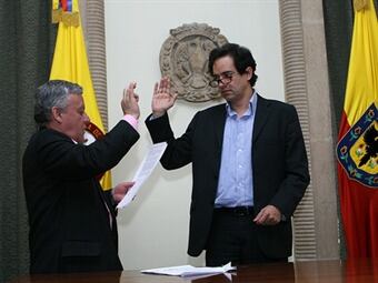 Óscar Sánchez, quien se desempeña como secretario de Educación en Bogotá, remplaza a Petro en condición de alcalde encargado. Foto: Distrito