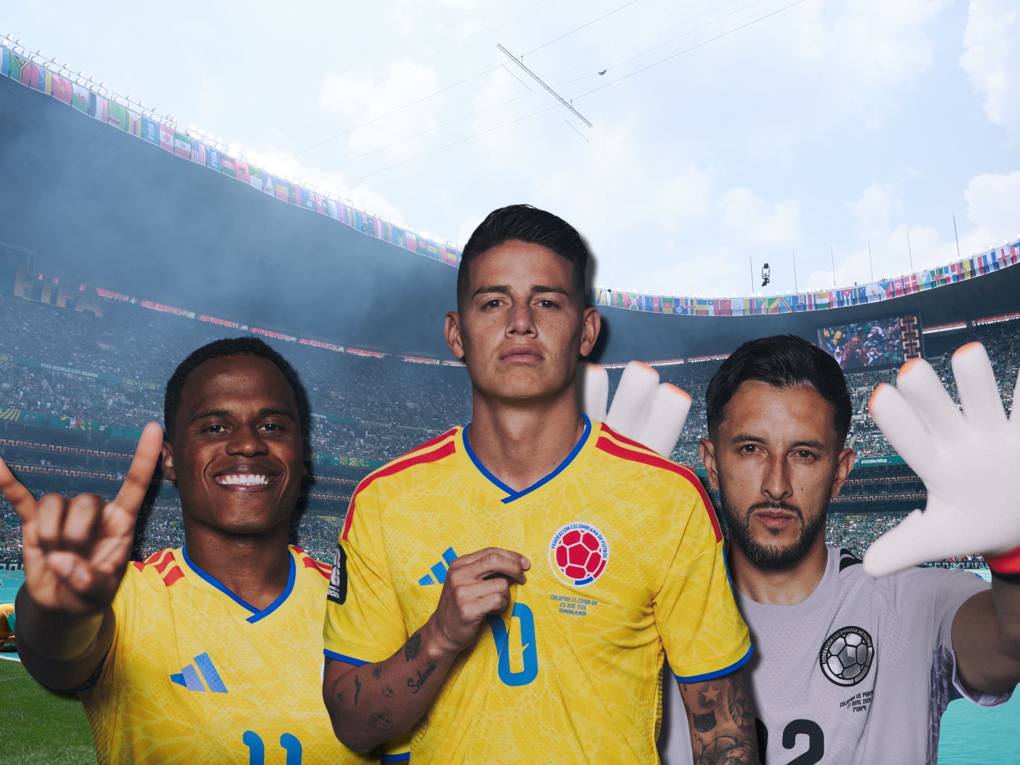 Al fondo, el estadio Azteca. Al frente, de izquierda a derecha, Jhon Arias, James Rodríguez y Camilo Vargas. Fotos: Getty Images.